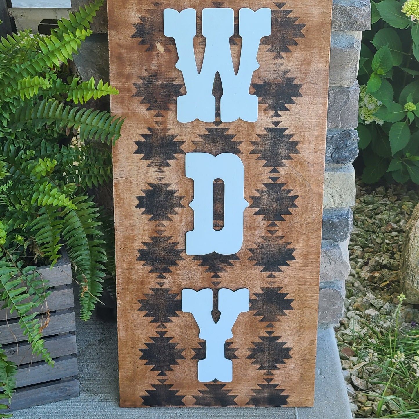 Wooden Highland Cow Howdy Western Porch Leaner Sign, Distressed Western Front Porch Decor, Rustic Highland Cow Welcome Porch Leaner Sign