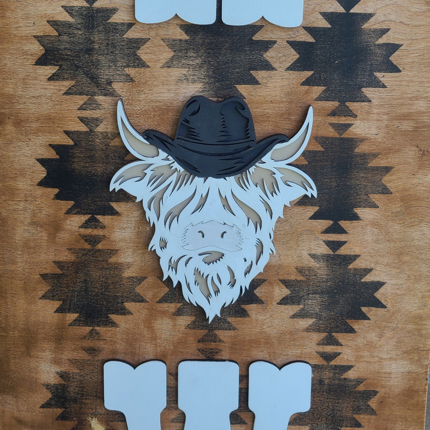 Wooden Highland Cow Howdy Western Porch Leaner Sign, Distressed Western Front Porch Decor, Rustic Highland Cow Welcome Porch Leaner Sign