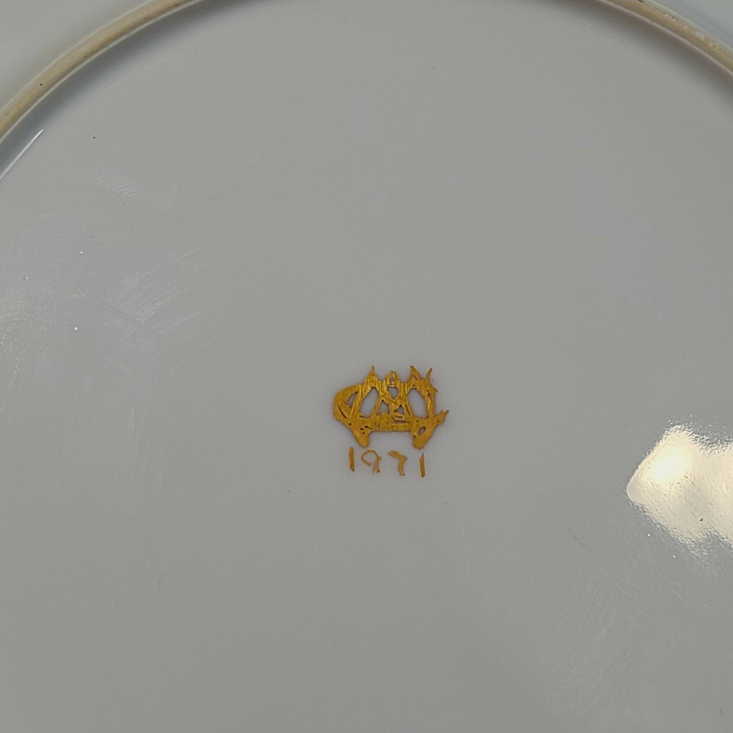 Vintage 1971 Porcelain Purple & Yellow Pansy Flowers Decorative Plate w/ Gold Trim