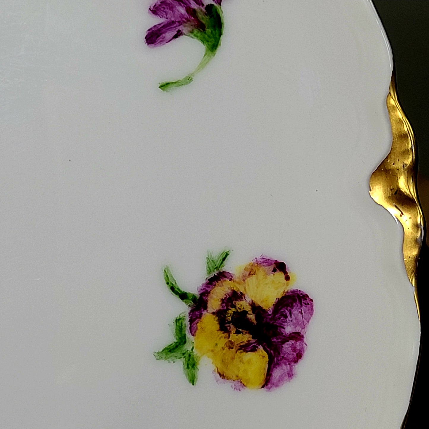 Vintage 1971 Porcelain Purple & Yellow Pansy Flowers Decorative Plate w/ Gold Trim