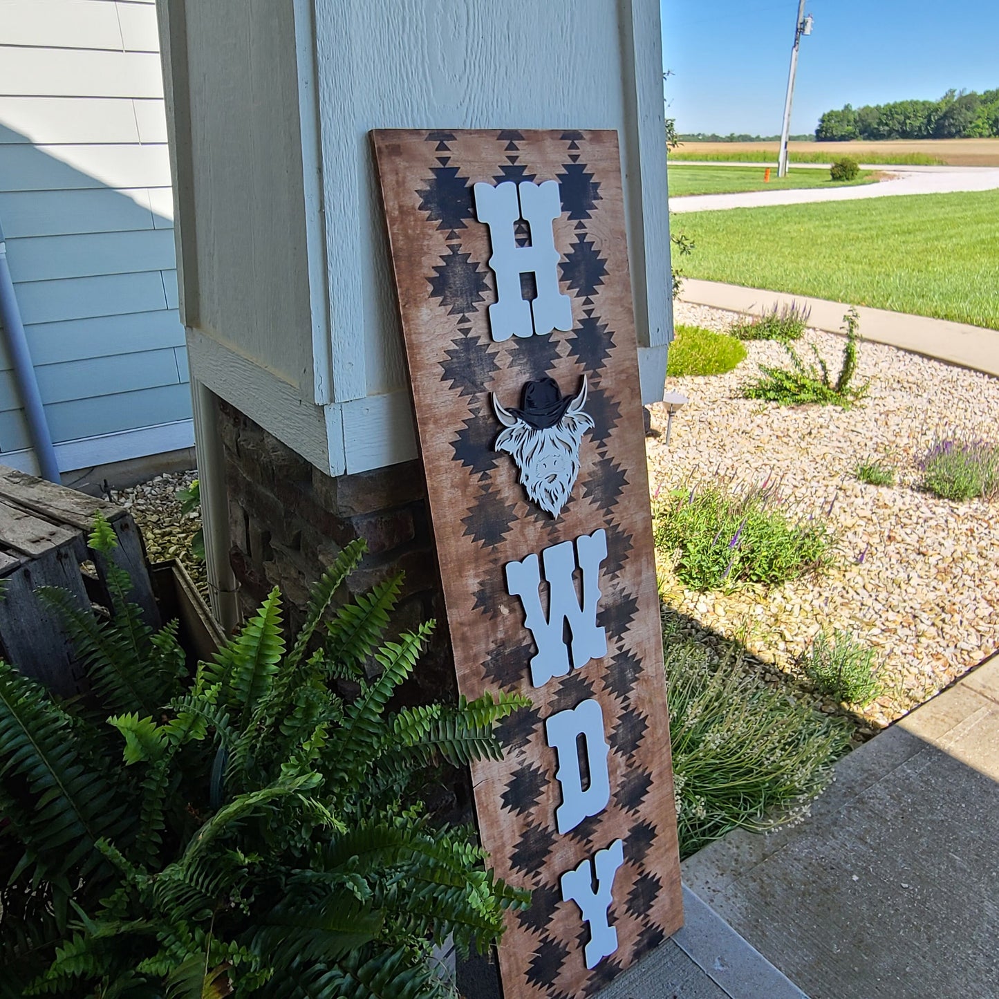 Wooden Highland Cow Howdy Western Porch Leaner Sign, Distressed Western Front Porch Decor, Rustic Highland Cow Welcome Porch Leaner Sign